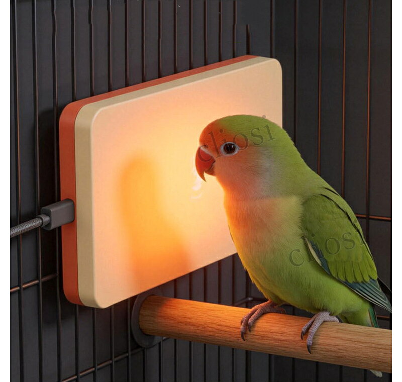 角丸デザインで安心、低電圧仕様の保温パネル。ケージに簡単に取り付け、インコなどの小鳥を優しく保温します。*ナットをしっかり締めてください。ヒーター付き小屋が緩んだり回転したりして外れたり破損することで、鳥がケガをするのを防ぎます。