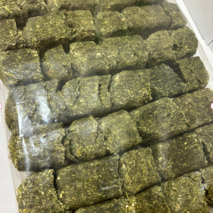 【any grass】 USA産 ヘイキューブ premium green 3.2Kg 6Kg