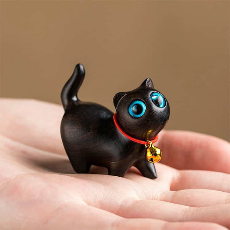 招き猫 ネコ 2個セット 雑貨 サンダルウッド オブジェ 置物 インテリア 置物 可愛い 木製 猫インテリア 猫 猫小物 猫 しあわせ猫 ウッド 黒檀 天然木製 猫グッズ 玄関小物 ねこ 風水 幸運 金運祈願 福を呼ぶ ねこグッス 2個セット 手作り デスク 癒し プレゼント [2]