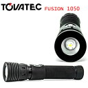 TOVATEC FUSION 1050 TOVATECのスポット・ワイド切替可能なLEDビデオフラッシュライト。 「フルパワー/50％/30％/フラッシュ機能」の切替が可能。 リチウムイオン電池と充電器付属。 ヘッド部をスライドして、スポット12度からワイド100度へ切替。 ◆商品仕様◆ 最大光量2時間(単4電池1時間30分) ・エアークラフト級アルミニウムボディ ・サイズ:約173x43mm ・重量：273g（本体のみ） ・耐水：水深100m防水 ・CREE LED(1050ルーメン) ・色温度：5600～6800K ・照射角度：約12度～100度 ・ダブルOリング仕様 ・リチウムイオン電池18650(3.7V/22 00mAh) または 単4電池×3本(別売) ・充電時間：3～4時間 ・付属品 　単4電池用バッテリーケース/リチウムイオン電池/充電器/USBケーブル 　予備Oリング/ストラップ/専用ケース/取扱説明書