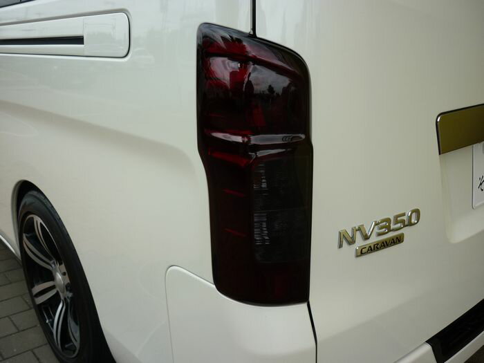 Rakuten - NV350キャラバン前期専用 テールライトカバー ダークスモーク 左右セット D42-015