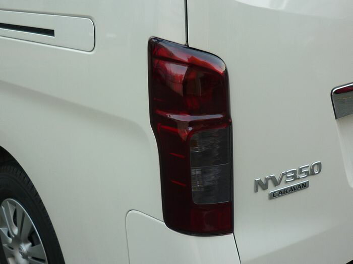NV350キャラバン前期専用 テールライトカバー ライトスモーク 左右セット D42-016