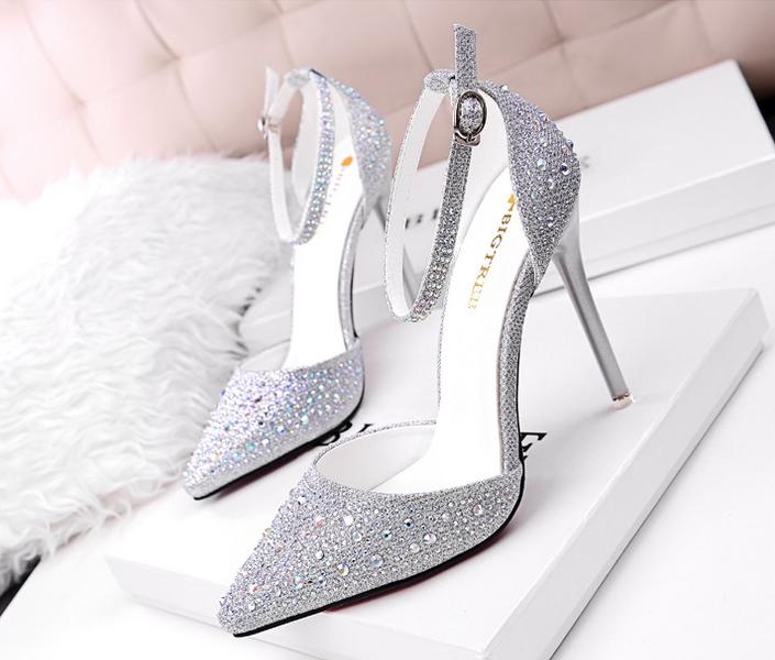 レディース アンクルストラップパンプス　ウェディングシューズ　ストラップ　美脚　ハイヒール　10.5cmヒール　ポインテッドトゥ　女っぽ 歩きやすい　疲れない　結婚式 入学式 入園式　パーティー　blingbling 【Anytime】