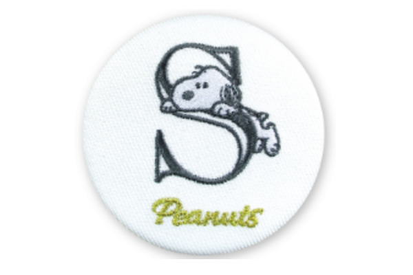 【送料無料】　　 スヌーピー　SNOOPY　イニシャル刺繍缶バッジS　ピーナッツ　ウッドストック　す ...