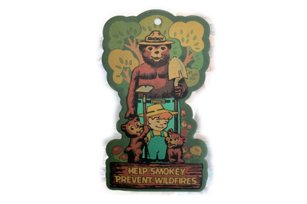 【送料無料】 【アメリカン雑貨】エアーフレッシュナー【smokey bear】【アメリカ】【USA】【フレグランス】【香水】【匂い】【香り】【部屋】【ルーム】【車】【インテリア】【雑貨】【グッズ】