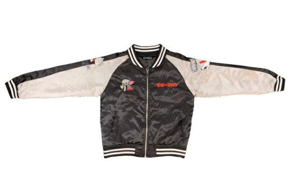 ■サイズ・仕様■ ◆サイズ チェスト96~104cm 身長175~185cm ◆素材 表地：ポリエステル100％ 中綿：ポリエステル100％ 裏地：ポリエステル100％ リブ部分：ポリエステル100％ 刺繍糸：ポリエステル100％ ■当商品について■ ＊在庫状況により入荷待ち ・欠品になる場合がございます。 予めご了承下さいますようお願いいたします。■サイズ・仕様■ ◆サイズ チェスト96~104cm 身長175~185cm ◆素材 表地：ポリエステル100％ 中綿：ポリエステル100％ 裏地：ポリエステル100％ リブ部分：ポリエステル100％ 刺繍糸：ポリエステル100％ ■当商品について■ ＊在庫状況により入荷待ち ・欠品になる場合がございます。 予めご了承下さいますようお願いいたします。