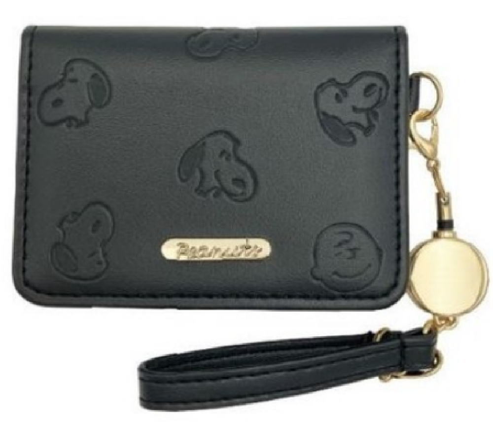 【送料無料】【スヌーピー】【SNOOPY】オープンパスケース【ブラック】【黒】【エンボス】【ピーナッツ】【ウッドストック】【すぬーぴー】【ポーチ】【ケース】【カード入れ】【定期入れ】【収納】【雑貨】【グッズ】【かわいい】