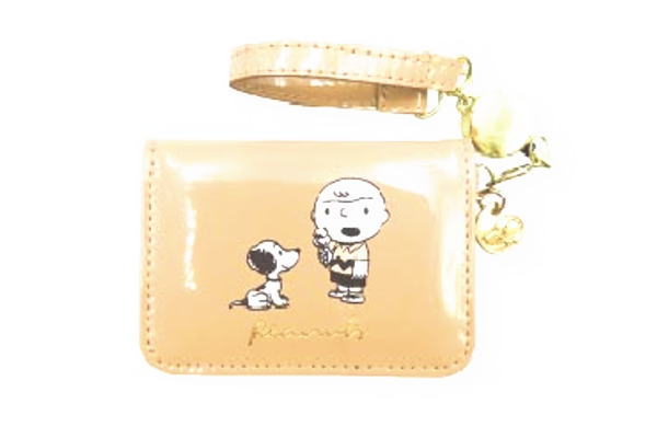 【スヌーピー】【SNOOPY】オープンパスケース【アイス】【ピーナッツ】【ウッドストック】【すぬーぴー】【アニメ】【キャラクター】【ポーチ】【ケース】【定期入れ】【ICカード】【カード入れ】【パスケース】【雑貨】【グッズ】【かわいい】 ■サイズ・仕様■ ◆サイズ：H75×W100×D10mm ◆素材：ポリエステル・エナメル ■当商品について■ ＊在庫状況により入荷待ち ・欠品になる場合がございます。 予めご了承下さいますようお願いいたします。【スヌーピー】【SNOOPY】オープンパスケース【アイス】【ピーナッツ】【ウッドストック】【すぬーぴー】【アニメ】【キャラクター】【ポーチ】【ケース】【定期入れ】【ICカード】【カード入れ】【パスケース】【雑貨】【グッズ】【かわいい】 ■サイズ・仕様■ ◆サイズ：H75×W100×D10mm ◆素材：ポリエステル・エナメル ■当商品について■ ＊在庫状況により入荷待ち ・欠品になる場合がございます。 予めご了承下さいますようお願いいたします。