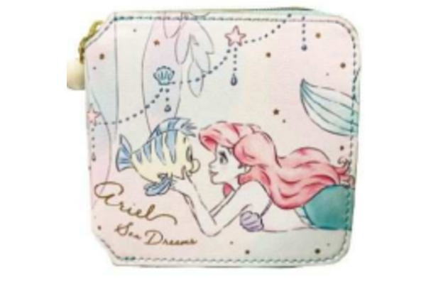 【送料無料】 【ディズニープリンセス】スクエアウォレット【グリーン】【Girls Room】【アリエル】【姫】【プリンセス】【ディズニー】【映画】【アニメ】【ミニウォレット】【財布】【サイフ】【小銭入れ】【コインケース】【雑貨】【グッズ】のサムネイル