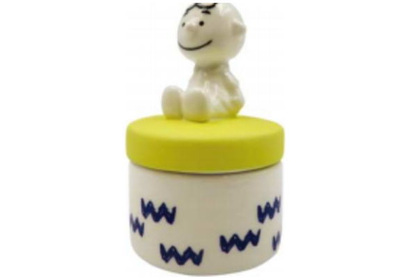 【スヌーピー】【SNOOPY】アロマポット【イエロー】【チャーリーブラウン】【ピーナッツ】【ウッドストック】【すぬーぴー】【アニメ】【キャラクター】【ポット】【アロマ】【アロマオイル】【香り】【癒し】【インテリア】【雑貨】【グッズ】【かわいい】 ■サイズ・仕様■ ◆サイズ：Φ50mm×80mm ◆素材：陶器 ■当商品について■ ＊在庫状況により入荷待ち ・欠品になる場合がございます。 予めご了承下さいますようお願いいたします。【スヌーピー】【SNOOPY】アロマポット【イエロー】【チャーリーブラウン】【ピーナッツ】【ウッドストック】【すぬーぴー】【アニメ】【キャラクター】【ポット】【アロマ】【アロマオイル】【香り】【癒し】【インテリア】【雑貨】【グッズ】【かわいい】 ■サイズ・仕様■ ◆サイズ：Φ50mm×80mm ◆素材：陶器 ■当商品について■ ＊在庫状況により入荷待ち ・欠品になる場合がございます。 予めご了承下さいますようお願いいたします。