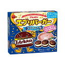 ホワイトチョコレートをココアビスケットでサンドした、見た目の可愛いバーガー型のチョコスナックです。内容量61g ※ パッケージは予告なく変更になる場合がございます。あらかじめご了承ください。 ※モニターの発色の具合により、実際の商品と色が異なる場合がございます。 商品詳細 名称 菓子 製造者 ブルボン新潟県柏崎市駅前1丁目3番1号 内容量 61g×10箱 賞味期限 メーカー製造より約11ヶ月 ※実際にお届けする商品は、賞味期間は短くなりますのでご了承下さい。 原材料 小麦粉（国内製造）、砂糖、植物油脂、ショートニング、ココアパウダー、デキストリン、全粉乳、ココアバター、乳糖、脱脂粉乳、うるちひえパフ、ホエイパウダー（乳成分を含む）、食塩、ぶどう糖、乾燥卵白（卵を含む）、クリーミングパウダー（乳成分を含む）／リン酸Ca、膨脹剤、乳化剤（大豆由来）、香料、着色料（カロテノイド）、ビタミンD 保存方法 直射日光、高温多湿は避けて保存してください。 JANコード 4901360357611