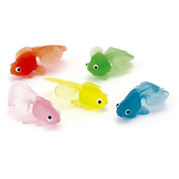 水の上をぷかぷか泳ぐ魚たち！！流れをつけると本当の金魚みたいだよ！5色アソート 縁日や夜店、露店さんに大好評！プールに浮かべてすくってみよう♪サイズ約4cm ※返品(返金・交換)対象外商品 ※モニターの発色の具合により、実際の商品と色が異なる場合がございます。 商品詳細 名称 玩具 製造者 内容量 100個 色柄 5色アソート サイズ 約4cm 材質 JANコード 4544042814608 ※ご購入される前に必ずお読み下さい。 こちらの商品は「業務用商材」の為、不良品が出たとしても返品・交換・返金は一切できません。 また、色柄やセット内容が予告なく変更になる場合がございます。 一般のお客様は以上をご了承の上、ご購入を検討ください。 販売目的で大量購入されるお客様は、不良リスクが出ることをふまえた上でご注文ください。 ご不明な点などにつきましてはお気軽に弊社までお問い合わせ下さい。 ※画像はイメージです。実際の商品とは多少異なる場合がございます。