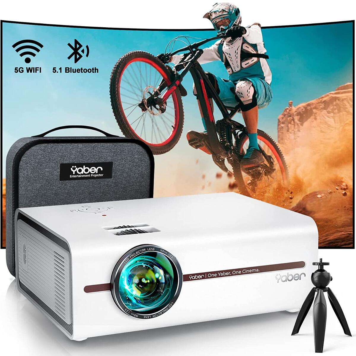 【三年間保証】 プロジェクター 小型 5G WiFi 10000lm Bluetooth 5.1 4K対応 ミニプロジェクター 小型プロジェクター 天井 壁 投影 1080フルHD 高輝度 デュアルスピーカー ズーム機能 屋内 屋外 使用可 家庭用 スマートフォン/PS5/TV Stick 天井投影 YABERのサムネイル