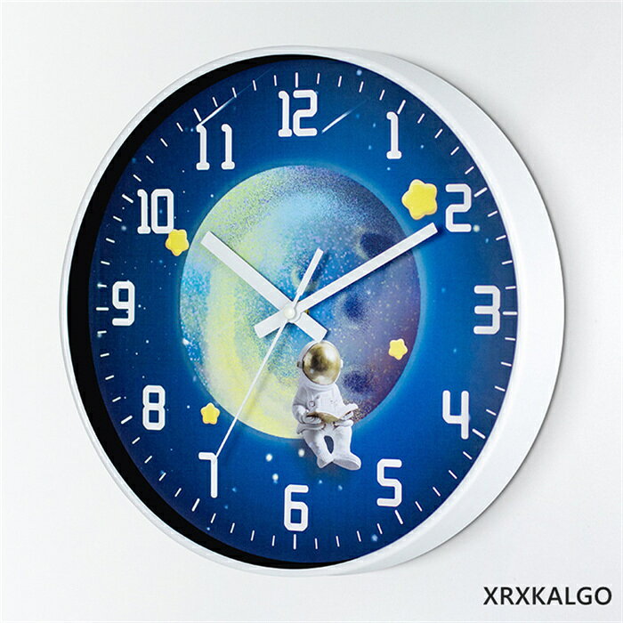 【時間限定10%OFF】掛け時計 おしゃれ 静音 宇宙飛行士 壁掛け時計 かけ時計 壁掛け デザイン時計 壁掛時計 オシャレな時計 モダン ウォールクロック 子供部屋飾り 北欧 クロック新築祝い ギフト 電池 引越し祝い お礼 祝い 2