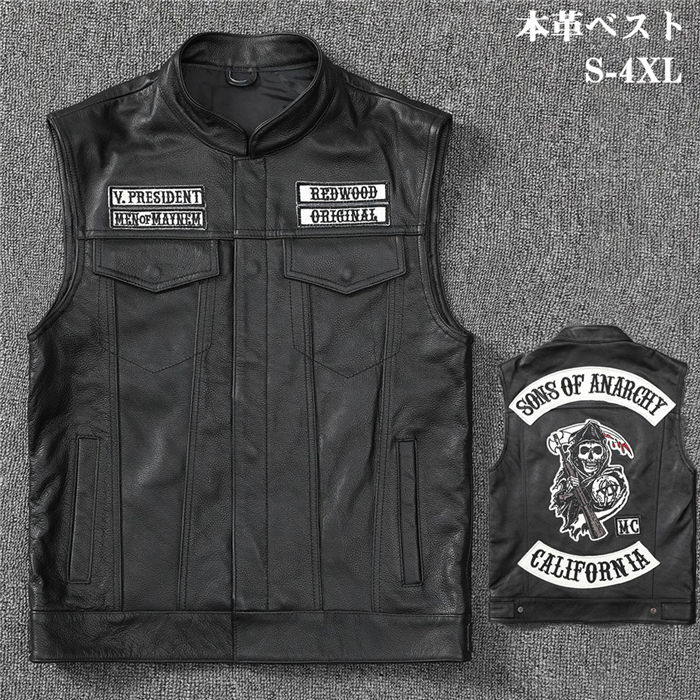 シンプルなデザイン、バイク用ジャケットはもちろん、普段の街着としてもお使え頂けます。 綺麗なラインを保ちながら、体に負担なく着こなせます。 着心地が良く、定番ベストスタイルにカジュアルなこだわりを持ち合わせる仕樣は長く使えるデザインで創り上げます。 ステアハイドのカウスキンを使用しています。 バイカーにはたまらないベストです。 【取り扱いの注意】 1.軽い汚れは、柔らかい布で拭いてください。 2.頑固な汚れは、柔らかい布に革製衣料専用のクリーナーを少量つけて拭き取り、その後乾いた布でから拭きします。皮によってはクリーナーが合わず色落ちやシミになる場合があるので、目立たないところでテストしてからご使用ください。 3.皮革製品はデリケートなため水に弱く、直接水に濡れますと縮んだり硬くなったり、水ジミが出来たりします。万一、水にぬれた場合は、乾いた布で水気を拭き取り、風通しの良いところで陰干し、乾いてからミンクオイルやレザーローションでお手入れしてください。ストーブ等の熱を加えての強制的な乾燥は、縮みの原因となりますので絶対におやめください。 4.この製品は本革を使用しています。 どうしても革そのものの匂いが残る場合がありますので、長時間袋の中で保管しないでください。袋に入っていた製品は、すぐに袋から取り出し風通しの良い場所で陰干ししてください。 5.皮革製品は動物の革を使用しているため、製品によっては多少のキズやしわが生じ、また色合い、厚みが異なる場合があります。1
