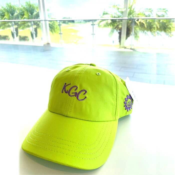 商品情報 製品Kapolei Golf Club キャップ 素材/材質100%ポリエステルカラー／柄グリーンサイズ/寸法フリーサイズ仕様アジャスター調整可能輸入国USA HAWAIIご注意※モニター発色の具合により色合いが異なる場合がございます。※海外商材の為、若干のかすれ、色むら、ずれ、糸切れ、糸浮きがある場合がございますので予めご了承ください。 ■関連ワード【ハワイ限定・送料無料】 カポレイ 正規品 【Kapolei】 ゴルフキャップ ゴルフ 帽子 グリーン 黄緑 緑 フリーサイズ アジャスター マジックテープ 調整 ゴルフコンペ ゴルフ用品 ハワイアン 雑貨 ギフト- AOMAKEKE - ハワイ直輸入アイテム - ハワイの名門ゴルフクラブKapoleiからお洒落なゴルフキャップのお届けでございます！ カポレイゴルフクラブのマークのお花がサイドに刺繍／目を引くグリーンがキュート アジャスターはマジックテープ式 スポーティでお洒落でかわいいカポレイのアイテムでゴルフ中はハワイ気分 その他のゴルフアイテムはコチラ