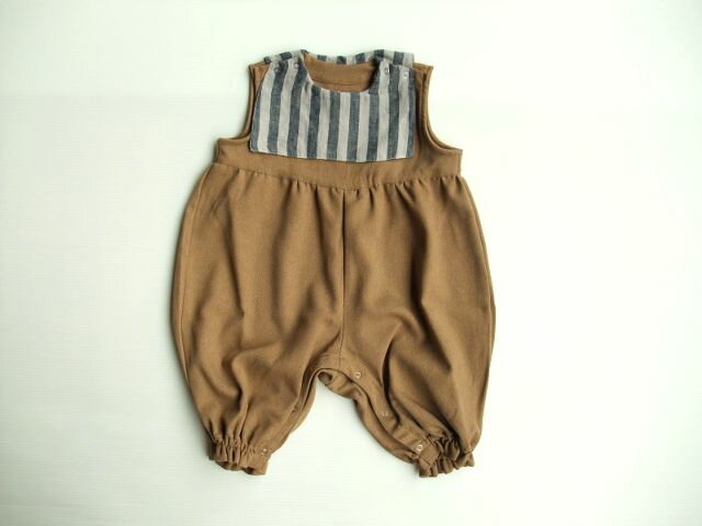 michirico【ミチリコ】 mr20aw-12 BABY サロペット ■color BEIGE ■size BABY SS（80-90） S（90-100） ■material ポリエステル 100% ※made in japan 〈michirico〉 フォトグラファーのmasacova!がディレクションを務めるデイリーウェアとフォトプロダクトのブランドです。 長年写真を通したものづくりに携わってきた彼女が作り出す、ちょっぴりシュールでユーモアのあるmichiricoのアイテムたち。［メーカー希望小売価格/定価］10450円（税込）michirico【ミチリコ】 mr20aw-12 BABY サロペット ■color BEIGE ■size BABY SS（80-90） S（90-100） ■material ポリエステル 100% ※made in japan 〈michirico〉 フォトグラファーのmasacova!がディレクションを務めるデイリーウェアとフォトプロダクトのブランドです。 長年写真を通したものづくりに携わってきた彼女が作り出す、ちょっぴりシュールでユーモアのあるmichiricoのアイテムたち。［メーカー希望小売価格/定価］10450円（税込）