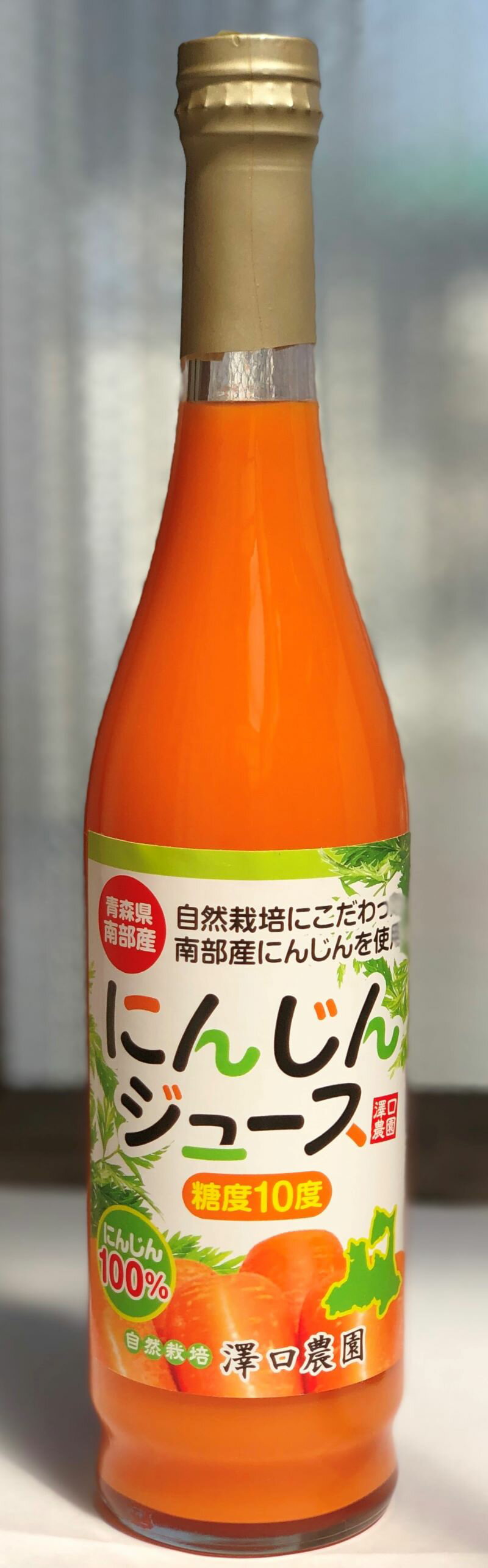 ※1口配送につき、2ケースまでお送り出来ます※ ◆名称 にんじんジュース ◆容量 1本　500ml6本入1箱 ◆原材料 にんじん（青森県産）、クエン酸(国産さつまいも） ◆生産地 青森県南部町 ◆保存方法 直射日光を避けて保存して下さい。開栓後は必ず冷蔵庫に保管し、お早めにお召し上がり下さい。 ◆配送方法 宅配便 ◆販売者 有限会社　澤口農園　青森県三戸郡南部町玉掛八ッ役16-2 栄養成分表示（100mlあたり） エネルギー 33.6kcal タンパク質 0.5g 脂質 0.1g 炭水化物 7.9g ビタミンA 110ug βカロテン 1300ug カリウム 330mg ナトリウム 12mg　 ★　自然栽培　澤口農園　★青森県南部産　にんじん100％ 自然栽培にこだわった　南部産にんじんを使用！ ◆◇　にんじんジュース　500ml 6本　1箱　◇◆ 自然栽培で育てにんじん100％でありながら★糖度　10度以上★もあり甘く、まろやかで濃厚です！