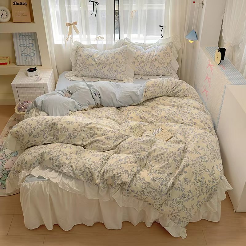 商品詳細 特徴 【高級感ある艶　極上肌触り】 絨の密度は高く、もっと柔らかく、もっと保温して。「仕様」：掛布団カバー（ファスナー開閉式、4ヶ所ヒモ付き）掛け布団がズレないように固定する為のひもが、4か所ついております。肌触り優しいレーヨン製寝ている間に美肌効果も！！ 【ツルツル・爽やか】 通気性と吸放湿性優れて、洗濯しても早く乾きます。敏感肌にも安心してお使い頂けます。 フランネル魅力には、保温性が高いことや着心地が軽いことなどが挙げられます。暖かいため、冬の寒い時期には欠かせない生地の一つともなります。使用している生地は、フランネルと呼ばれる軽くやわらかい非常になめらかな素材です。肌ざわりのひみつ 極細マイクロファイバーを高密度で編み上げた生地のカバーは布団に入った瞬間ヒャッと感がなく、入った瞬間からすぐに暖かさを感じる事できます。ぬくぬくの暖かさで、寒い時期には欠かせないアイテムです 【丸洗いOK！】 毎日素肌に触れる布団カバーは、いつも清潔なものを使いたいと思います。このカバーセットなら、寝具をいつも清潔と快適に保てます。お子様にも安心です。四季を通じて長くご愛用いただけます。 【お手入れ楽ラク！】 ・洗い替え用・来客用に、掛・敷(またはベッドシーツ)・枕カバーと揃っているワンセットあると大変助かります！ ・四季を通じて長くご愛用いただけます。 ・毎日素肌に触れる布団カバーは、いつも清潔なものを使いたいと思います。このカバーセットなら、寝具をいつも清潔と快適に保てます。お子様にも安心です。 ・速乾性に優れ、乾きが早いからお洗濯も楽々になります。 ・お洗濯の後シワが付きにくいから手入れも簡単です！ 素材 ポリエステル コットン サイズ Type A フラットシーツタイプ シングル 掛け布団カバー：150cmX200cm　フラットシーツ：180cmX230cm　枕カバー：48cmX74cmX1枚 セミダブル 掛け布団カバー：180cmX220cm　フラットシーツ：235cmX250cm　枕カバー：48cmX74cmX2枚 ダブル 掛け布団カバー：200cmX230cm　フラットシーツ：230cmX240cm　枕カバー：48cmX74cmX2枚 Type B ボックスシーツタイプ シングル 掛け布団カバー：150cmX200cm　ボックスシーツ：100cmX200cm　枕カバー：48cmX74cmX1枚 セミダブル 掛け布団カバー：180cmX220cm　ボックスシーツ：150cmX200cm　枕カバー：48cmX74cmX2枚 ダブル 掛け布団カバー：200cmX230cm　ボックスシーツ：180cmX200cm　枕カバー：48cmX74cmX2枚 Type C ベッドスカート セミダブル 掛け布団カバー：180cmX220cm　ベッドスカート：150cmX200cm　枕カバー：48cmX74cmX2枚 ダブル 掛け布団カバー：200cmX230cm　ベッドスカート：180cmX200cm　枕カバー：48cmX74cmX2枚 HOTワード 布団カバー 掛け布団カバー4点セット 3点セット 綿 綿100％ 超長綿 サテン 子供部屋 インテリア雑貨 モノトーン シンプル 天然素材 ナチュラル ダニ 防ダニ ダニ通過ゼロ 高密度 速乾 掛けカバー 布団カバー カバーリング 寝具 工場直送 メイドインジャパン 国産 国内製 羽毛布団 肌掛け布団用 ダウンケット 安眠 快眠 高品質 熟睡 睡眠 肌触りシルキータッチ ダウン 贅沢 ホテル仕様 高級ホテル ホテルタイプ ホテルスタイル さらさら ぬくぬく ひんやり あたたかい 涼感 やわらかい ソフト 冷感 安心 安全 テーラーメイド 眠り ふっくら 別注 オーダーメイド アレルギー 旅館 民泊 薬剤不使用 ラグジュアリー エレガント おしゃれ シンプル 無地 ホワイト 白 パールホワイト ベージュ ゴールドベージュ ブルー 水色 ロイヤルブルー グレー 灰色 ムーンストーングレー ブラウン 茶色 ショコラブラウン ピンク 桃色 グレイッシュピンク ブラック 黒 ブリリアントブラック 北欧 オールシーズン 洗濯可 丸洗い 高級 シンプル 洗える 衛生的 柔らかい きれいめ カバー ベーシック 季節 シーツカバー カバーシーツ シングルロング 春 夏 秋 冬 品質 洗える プレミアム コーデ ナチュラル インテリア ファブリック オーダー 新生活 引っ越し 春夏用 秋冬用 お祝い ギフト 新築 一人暮らし 寮生活 父の日 母の日 敬老の日 デザイン コーディネート 生活用品 お返し 内祝い お礼 出産 プレゼント 結婚祝い シンプル 定番商品 ギフト人気 訳あり アウトレット セール 送料無料 オススメ おすすめ オンラインショップ 原産国 中国製 ご注意点 ●実寸はメジャー採寸の為、若干の誤差が生じる場合があります。 ●色合いはモニター環境により若干の誤差が出ます。 ●海外製品のため、詳細タグなし。 ●本製品は生産過程におきまして、生地を織る際の糸の継ぎ目や多少のほつれが生じることがありまが、品質上は問題ありません。また、生地の織りに他繊維が混紡している場合もございます。