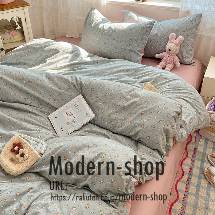 商品詳細 特徴 可愛い花柄とストライプのデザインが、どんなお部屋にもマッチします。四季を通じて使えるので、季節ごとにカバーを変える手間もありません。さらに、洗える素材なのでお手入れも簡単！女の子やレディースにぴったりのデザインで、毎晩の眠りがもっと楽しみになりますよ。 素材 ポリエステル サイズ Type A フラットシーツタイプ シングル 掛け布団カバー：150cmX200cm　フラットシーツ：160cmX230cm　枕カバー：48cmX74cmX1枚 セミダブル 掛け布団カバー：180cmX220cm　フラットシーツ：235cmX250cm　枕カバー：48cmX74cmX2枚 ダブル 掛け布団カバー：200cmX230cm　フラットシーツ：235cmX250cm　枕カバー：48cmX74cmX2枚 Type B ボックスシーツタイプ シングル 掛け布団カバー：150cmX200cm　ボックスシーツ：120cmX200cm　枕カバー：48cmX74cmX1枚 セミダブル 掛け布団カバー：180cmX220cm　ボックスシーツ：150cmX200cm　枕カバー：48cmX74cmX2枚 ダブル 掛け布団カバー：200cmX230cm　ボックスシーツ：180cmX200cm　枕カバー：48cmX74cmX2枚 HOTワード 布団カバー 掛け布団カバー4点セット 3点セット サテン 子供部屋 インテリア雑貨 モノトーン シンプル 天然素材 ナチュラル ダニ 防ダニ ダニ通過ゼロ 高密度 速乾 掛けカバー 布団カバー カバーリング 寝具 工場直送 メイドインジャパン 国産 国内製 肌掛け布団用 安眠 快眠 高品質 熟睡 睡眠 肌触りシルキータッチ 贅沢 ホテル仕様 高級ホテル ホテルタイプ ホテルスタイル さらさら ぬくぬく ひんやり あたたかい 涼感 やわらかい ソフト 冷感 安心 安全 テーラーメイド 眠り ふっくら 別注 オーダーメイド アレルギー 旅館 民泊 薬剤不使用 ラグジュアリー エレガント おしゃれ シンプル 無地 ホワイト 白 パールホワイト ベージュ ゴールドベージュ ブルー 水色 ロイヤルブルー グレー 灰色 ムーンストーングレー ブラウン 茶色 ショコラブラウン ピンク 桃色 グレイッシュピンク ブラック 黒 ブリリアントブラック 北欧 オールシーズン 洗濯可 丸洗い 高級 シンプル 洗える 衛生的 柔らかい きれいめ カバー ベーシック 季節 シーツカバー カバーシーツ シングルロング 春 夏 秋 冬 品質 洗える プレミアム コーデ ナチュラル インテリア ファブリック オーダー 新生活 引っ越し 春夏用 秋冬用 お祝い ギフト 新築 一人暮らし 寮生活 父の日 母の日 敬老の日 デザイン コーディネート 生活用品 お返し 内祝い お礼 出産 プレゼント 結婚祝い シンプル 定番商品 ギフト人気 訳あり アウトレット セール 送料無料 オススメ おすすめ オンラインショップ 原産国 中国製 ご注意点 ●実寸はメジャー採寸の為、若干の誤差が生じる場合があります。 ●色合いはモニター環境により若干の誤差が出ます。 ●海外製品のため、詳細タグなし。 ●本製品は生産過程におきまして、生地を織る際の糸の継ぎ目や多少のほつれが生じることがありまが、品質上は問題ありません。また、生地の織りに他繊維が混紡している場合もございます。