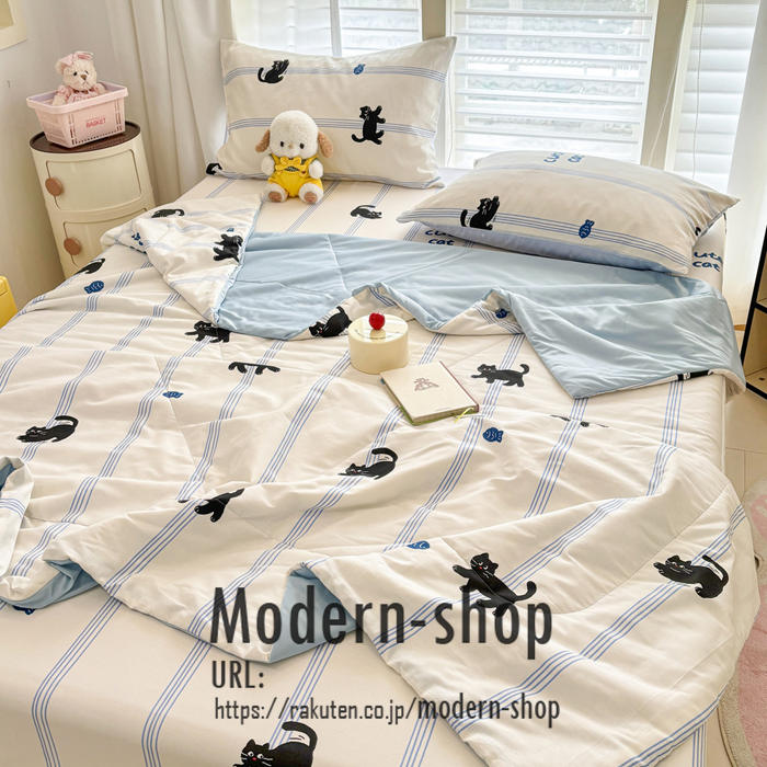 商品詳細 特徴 この夏、快適な眠りをお届けする「夏布団 かわいい 掛け布団」は、軽くて薄いので暑い夜でも快適に過ごせます。洗える素材で清潔を保ちやすく、子供やレディースにもぴったり。セットには枕カバーやフラットシーツも含まれており、トータルコーディネートが楽しめます。可愛いデザインが寝室を明るく彩り、毎晩のリラックスタイムを特別なものに変えます。 素材 ポリエステル サイズ 布団：150cmX200cm 布団：200X230cm シングル 3点セット： 布団：150cmX200cm　フラットシーツ：160cmX230cm　枕カバー：48cmX74cmX1枚 ダブル 4点セット：布団：200X230cm　フラットシーツ：230cmX250cm　枕カバー：48cmX74cmX2枚 HOTワード 掛け布団 1点セット 綿 綿100％ 超長綿 サテン 子供部屋 インテリア雑貨 モノトーン シンプル 天然素材 ナチュラル ダニ 防ダニ ダニ通過ゼロ 高密度 速乾 掛けカバー 布団カバー カバーリング 寝具 工場直送 メイドインジャパン 国産 国内製 肌掛け布団用 安眠 快眠 高品質 熟睡 睡眠 肌触りシルキータッチ 贅沢 ホテル仕様 高級ホテル ホテルタイプ ホテルスタイル さらさら ぬくぬく ひんやり あたたかい 涼感 やわらかい ソフト 冷感 安心 安全 テーラーメイド 眠り ふっくら 別注 オーダーメイド アレルギー 旅館 民泊 薬剤不使用 ラグジュアリー エレガント おしゃれ シンプル 無地 ホワイト 白 パールホワイト ベージュ ゴールドベージュ ブルー 水色 ロイヤルブルー グレー 灰色 ムーンストーングレー ブラウン 茶色 ショコラブラウン ピンク 桃色 グレイッシュピンク ブラック 黒 ブリリアントブラック 北欧 オールシーズン 洗濯可 丸洗い 高級 シンプル 洗える 衛生的 柔らかい きれいめ カバー ベーシック 季節 シーツカバー カバーシーツ シングルロング 春 夏 秋 冬 品質 洗える プレミアム コーデ ナチュラル インテリア ファブリック オーダー 新生活 引っ越し 春夏用 秋冬用 お祝い ギフト 新築 一人暮らし 寮生活 父の日 母の日 敬老の日 デザイン コーディネート 生活用品 お返し 内祝い お礼 出産 プレゼント 結婚祝い シンプル 定番商品 ギフト人気 訳あり アウトレット セール 送料無料 オススメ おすすめ オンラインショップ 原産国 中国製 ご注意点 ●実寸はメジャー採寸の為、若干の誤差が生じる場合があります。 ●色合いはモニター環境により若干の誤差が出ます。 ●海外製品のため、詳細タグなし。 ●本製品は生産過程におきまして、生地を織る際の糸の継ぎ目や多少のほつれが生じることがありまが、品質上は問題ありません。また、生地の織りに他繊維が混紡している場合もございます。