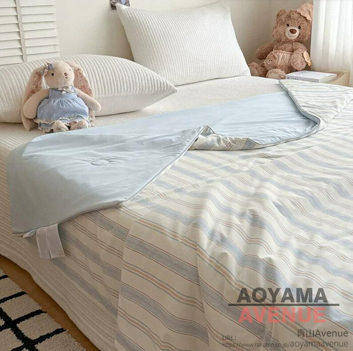 ●素材：ポリエステル ●サイズ： 1点夏布団：150*200cm (シングル) 1点夏布団：200x230cm (ダブル) ●サイズについて、素人の採寸なので、若干誤差±3cmがございますが、ご了承くださいませ。 ●商品写真はできる限り実物の色に近づけるよう加工しておりますが、お客様が使用するパソコンのモニター設定や部屋の照明により多少、色の変化が感じられる場合がございます。 ●機械による生産の為、生地の継ぎ目の若干のズレやほつれなど、形やサイズに多少の誤差が生じる場合がございます。 ●多数の店舗で販売していますので、ご注文頂いた商品が欠品となる場合もございます。その場合、お客様には必ず連絡をいたしますが、万が一入荷予定がない場合は、キャンセルさせていただく場合もございますことをあらかじめご了承ください。