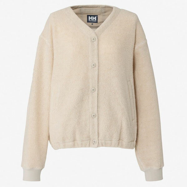日本の技術で回収・再生させたリサイクルウールを使い、シープボア調に仕上げたカーディガン。 ウールならではの暖かさや調湿性といった機能性を備えた素材を採用。 クリンプ状のパイル編みにすることで柔らかい風合いに仕上げました。 ややゆったりとしたシルエットで、丈は短めに設計。 背面の襟吊でHELLY HANSENらしいマリンディテールを取り入れています。 ハンドウォーマー仕様の腰ポケットで、保温性がアップ。 環境への負荷に配慮して、素材の一部にリサイクル糸を使用しています。 【カラー】アイボリーベージュ 【素材】リサイクルウールパイル（毛57%、ポリエステル26%、ナイロン16%、アクリル1%）　 【生産国】中国 【備考】 ※こちらは店頭でも販売している商品で、在庫確保された商品ではない為、 在庫切れでお届けが遅れたり販売ができない場合がございます。予めご了承ください。 メーカー希望小売価格はメーカーカタログに基づいて掲載しています
