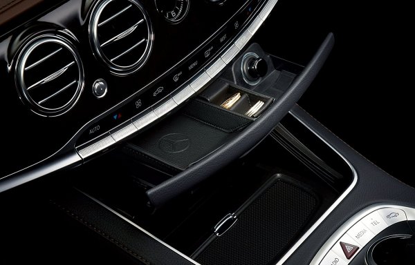 【Mercedes-Benz Accessories】 本革コインケース Sクラス用