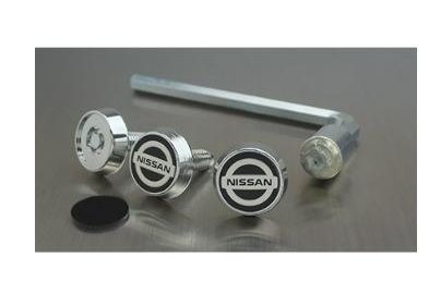 ニッサン キャラバン【型式一覧表参照】　ナンバープレートロック(Nissanブランドロゴステッカー付)[K6231-8992A]