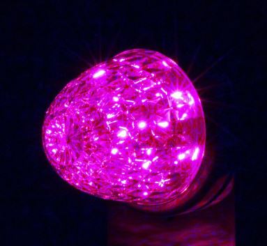 超高輝度LED。特殊なレンズ構造により鮮やかな拡散発光で路面まで明るく照射。耐光性試験に合格した変色しにくいレンズを使用。防塵防水IP67取得!ノイズ対策済み!!24V大型トラック～12V軽自動車まで対応!! ／材質(レンズ)アクリル、(ベース)PC、(リング)ABS・クロームメッキ ／定格電圧(V)24V/205mA、12V/290mA／寸法(mm)Φ88×高さ77 ／ねじピッチ(mm)約60 ／動作電圧DC10～36V ／寸法(高さH×幅W)(mm)77×80