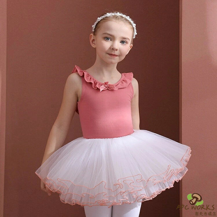 バレエ衣装 子供服 バレエ レオタード ダンス衣装 バレエダンス 2点セット 女の子 子供 キッズ 長袖 ノースリーブ 丸襟 リポン チュチュスカート tutu チュールスカート ショートスカート 練習着 舞台衣装 小学生 演出服 団体服 発表会 バレエ形体服 新体操 110-160cm バレエ衣装 子供服 バレエ レオタード ダンス衣装 バレエダンス 2点セット 女の子 子供 5商品情報商品名バレエ衣装 子供服 バレエ レオタード ダンス衣装 バレエダンス 2点セット 女の子 子供 キッズ 長袖 ノースリーブ 丸襟 リポン チュチュスカート tutu チュールスカート ショートスカート 練習着 舞台衣装 小学生 演出服 団体服 発表会 バレエ形体服 新体操 110-160cmカラー袖なしワイン 袖なしピンク 袖なしパープル 袖なしグリーン 袖なしブルー 袖なしオレンジ 袖なしイエロー 袖なしブラック 長袖ワイン 長袖ピンク 長袖パープル 長袖ブルー 長袖オレンジ 長袖イエロー 長袖ブラックサイズ110cm 120cm 130cm 140cm 150cm 160cm素材綿+ポリウレタンセット内容バレエレオタード+スカートご注意色注意書き モニター発色の具合により色合いが異なる場合がございます。 サイズ注意書き サイズ表記には多少の誤差(1〜3cm程度)が生じる場合がございます。製造注意書き 機械による生産の為、生地の継ぎ目の若干のズレやほつれなど、形やサイズに多少の誤差が生じる場合がございます。