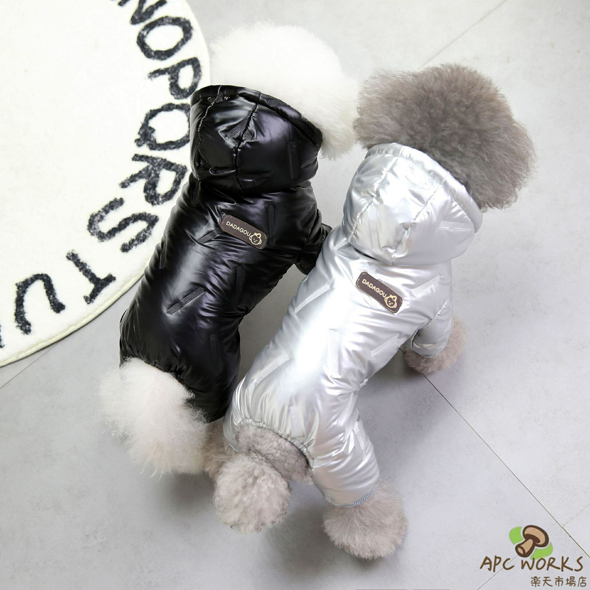 犬 服 冬 防寒 つなぎ ダウン風 小型犬 中型犬 ふわふわ 裏起毛 あったか アウター フード付き トイプードル ポメラニアン ビション プードル お散歩 防風 保温 散歩 足つき ブラック シルバー おしゃれ かっこいい クール