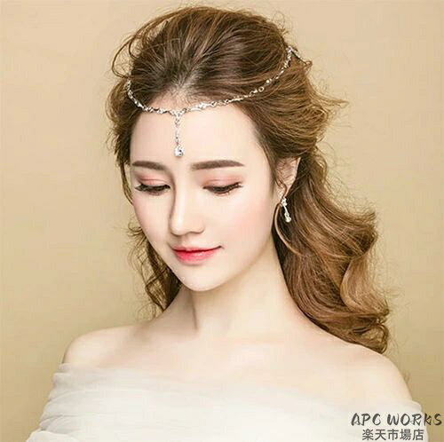 【 シンプルで気品のある 髪飾り♪】花嫁にもぴったりの高級感のあるヘアアクセサリー。 &nbsp; 【フォーマルにも日常にもご使用いただけます♪】 ウェディングはもちろん、パーティーや発表会、舞台などでも活躍の1点です！ &nbsp; &nbsp;