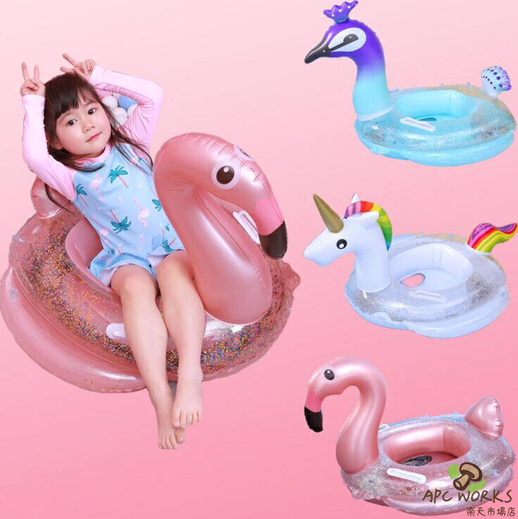 商品詳細 商品内容 浮き輪 商品特徴 浮き輪 仕様 付属品：無し 素材:PVC 透け感:あり厚さ:普通 写真のとおりです。 サイズ サイズ（cm）： 80*70*57cm ●形、色、質感が、商品ページ上と実物で異なって見える場合がございます。予めご了承くださいませ。 商品について： ※色味について：撮影時のライティング、ご覧になっているモニター・PC環境により実際の商品と色味が異なって見える場合がございます。ご了承の上お買い求め下さい。 ※不良品について：極まれに小さな穴や僅かなシミ等検品の際には発見できないこともあります。PVC製品の特性上完全に漏れを防ぐことはできませんが、クォリティの向上に誠心誠意努力をしてまいります。不良品の場合、交換または返品の対応できます。まずはお問い合わせフォームよりご連絡お願いします。 発送について： ※商品以外で、メーカーから取り寄せを致しますので、7日間前後お時間を頂いております。 ※在庫確認、配送状況、休日を間にする事により、予定より遅くなる可能性がございます。 ※当店ではラッピングのサービスを行っておりません、ご了承くださいませ。 メールについて： ※メール返信とご注文対応は、平日10：00〜18：00頃に対応しております。 ※携帯メールでの登録は迷惑メールによりメールが届かない場合がございます。 ※サイズについて：季節や素材の弾性の違いなどにより、多少の誤差が生じてしまう場合がありますので、実物を参考にしてくださいませ。 ※ご連絡がない場合の返品はご遠慮ください。 ※ご連絡を頂けましたらスムーズに対応できますので、ご協力いただけますようお願い申し上げます。送料について ※★複数在庫、追加可、何点でも同梱配送は可能です。 ※北海道・沖縄・離島への配送は商品によって異なる別途送料がかかります。 ※送料はシステム上、自動的に記載されておりますが、実際の送料は商品によって修正されます。 ※注文受理後、修正をいたしますので、ストアからの注文承諾メールにて正しい請求金額をお知らせいたします。
