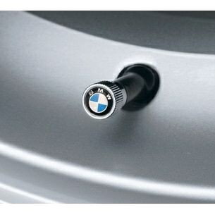 【適合車種】 BMW純正ホイール装着車全車種 タイヤホイールをドレスアップします。 純正品ですので粗悪品に良くありがちなエア漏れ等の心配はありません。 1セット4個入り。 素材：ABS樹脂（クロム仕上げ）/エチレンプロピレンゴム（EPDM）、ポリウレタン製ロゴ 関連部品番号：90312447139 / 36122447139 北海道 東北 北信越 関東 東海 関西 中国 四国 九州 沖縄/離島 地域 北海道 青森県岩手県秋田県宮城県山形県福島県 新潟県富山県石川県福井県長野県 茨城県栃木県群馬県埼玉県千葉県東京都神奈川県山梨県 岐阜県静岡県愛知県三重県 滋賀県京都府大阪府兵庫県奈良県和歌山県 鳥取県島根県岡山県広島県山口県 徳島県香川県愛媛県高知県 福岡県佐賀県長崎県熊本県大分県宮崎県鹿児島県 沖縄県 送料 1100円 880円 880円 880円 880円 880円 880円 1100円 1100円 3850円 ※ご購入金額の合計が10,000円（税込、送料・代引き手数料含まない以上のご注文の場合送料無料となります ※離島・一部地域は追加送料がかかる場合があります。別途メールにてご確認させていただきます。【ご注意】弊社在庫とメーカー在庫を合わせて掲載しておりますのでお届けまでにお時間がかかる場合がございます。また、ドイツ発注となり更に納期が必要な商品もございます。その場合はご注文承諾メールにてお知らせ致します。予めご了承のうえご注文をお願い致します。