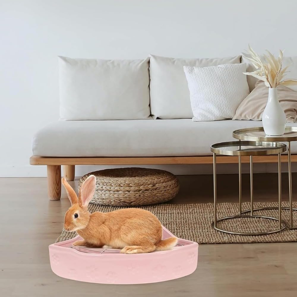 うさぎ トイレ 陶器 カワイ 飼育ケージ内装 三角 兎 トイレ かわいい 2色 ウサギ トイレ 固定 チンチラ用陶器トワレ 噛み防止 金網スノコ付き 飼育ケージ内装 清潔 小動物 トイレ トレーニングに最適 (ピンク)