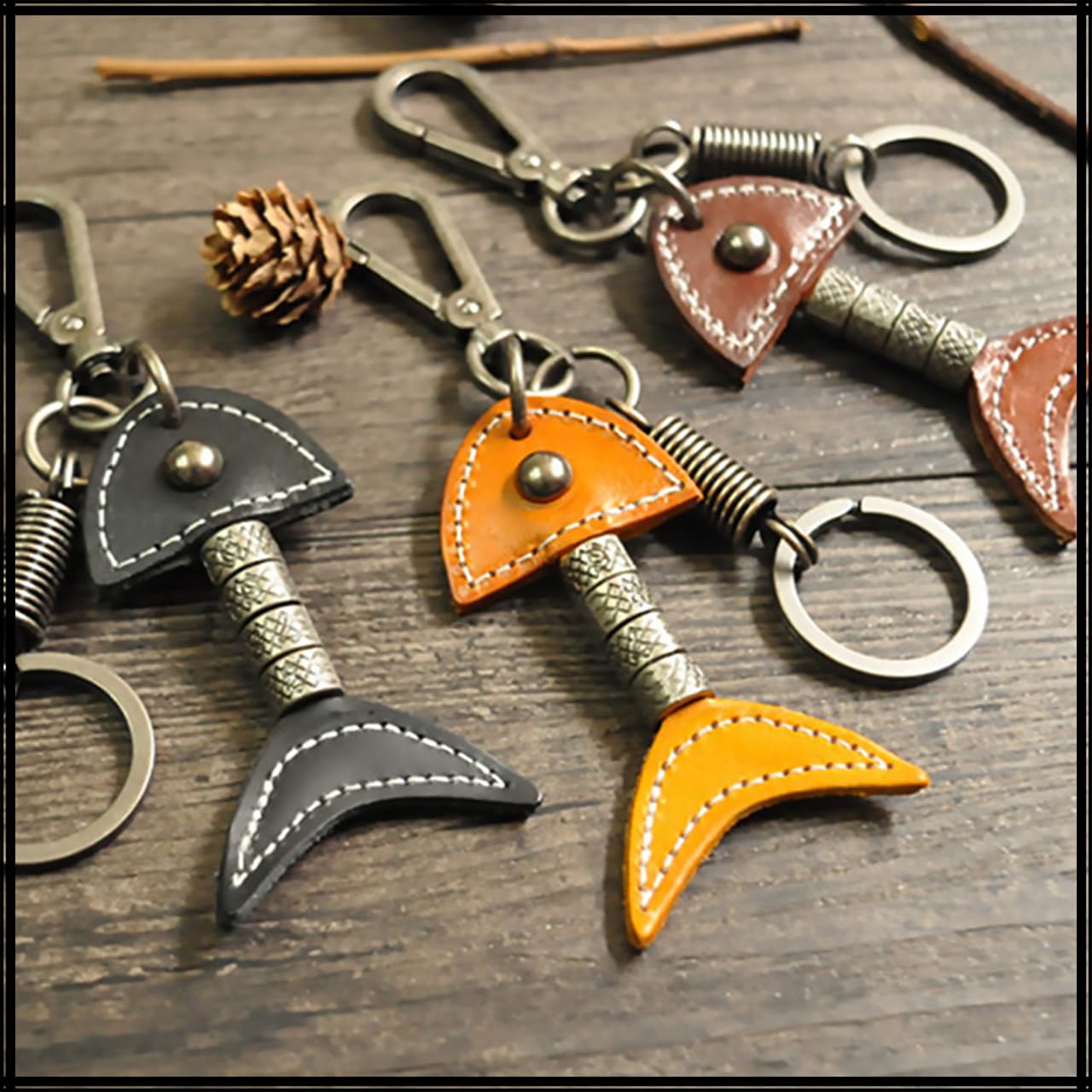 [ホワイトファング] キーホルダー キーリング 鍵 レザー おしゃれ レトロ チャーム 魚 骨 メンズ レディース AZ165