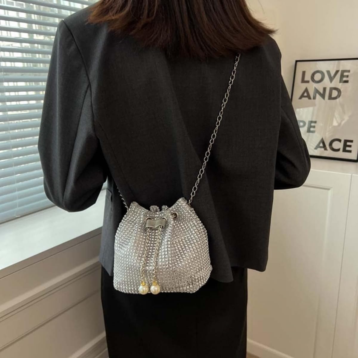 [] 女性のラインストーンバッグ パールチェーン付きシャイニーバケット財布 ラインストーンショルダー..