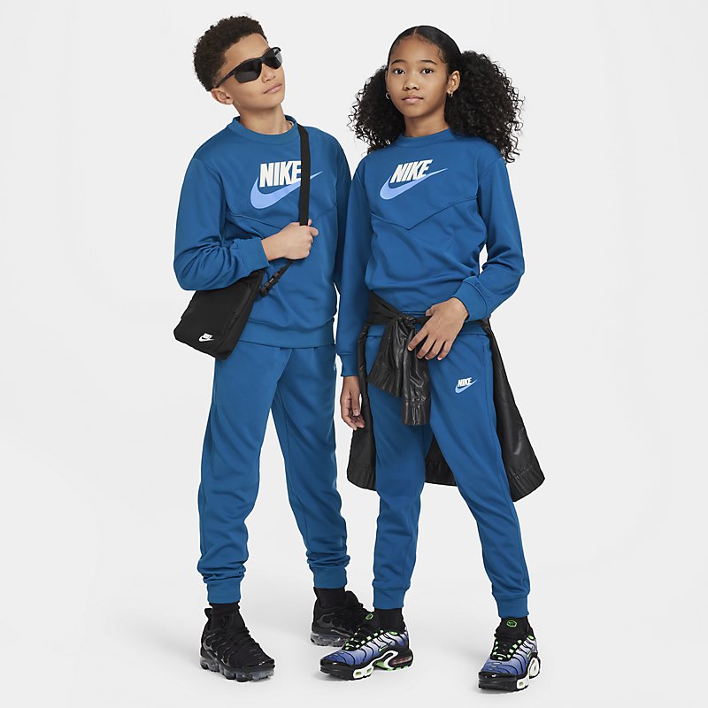 送料無料 ナイキ キッズ ジャージ 上下 NIKE ジュニア トラックスーツ 130-160cm 子供服 ジャケット ロングパンツ セットアップ 裏起毛 ジャージー 子ども 上下組 トレーニング スポーツウェア ウエア nike 青 ブル― キッズウェア ブランド アパレル/FD3090-476