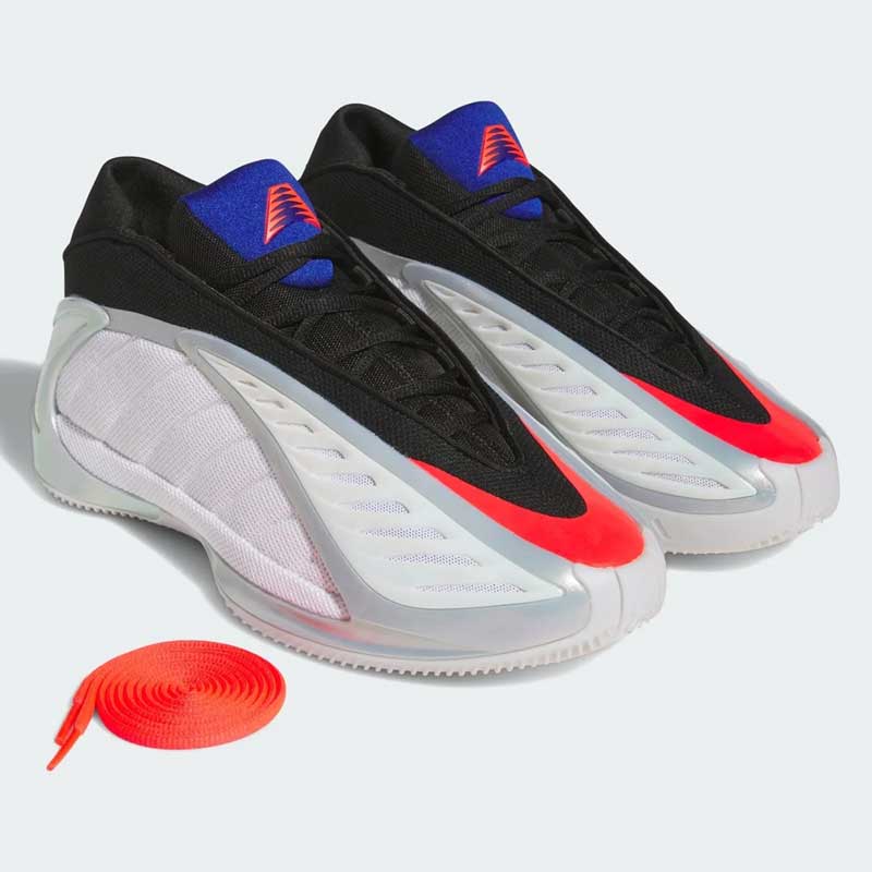 アディダス A.E.2 アンソニーエドワーズ2 AE2 adidas ANTHONYEDWARDS2 KJ4228 メンズ バスケットボールシューズ 26q1adbb アンソニー・エドワーズ 2 ADIDAS ANTHONY EDWARDS 2 メンズ バスケットボールシューズ アディダス バスケットボールが贈る、アンソニー・エドワーズの第2段シグネチャーシューズ 【商品説明】 アディダス バスケットボールとアンソニー・エドワーズによる最新シグネチャースニーカーで、バスケットボール界の新しいスターを応援しよう。エドワーズを世界的なスーパースターにした、彼のハイフライングとハイスピードの動きをさらにグレードアップするためにつくられたパフォーマンスバスケットボールシューズ。BOOSTの反発力とLightstrikeの超軽量クッションを組み合わせたこのシューズは、スピードと華麗な動きにさらに磨きがかかるように開発された。シグネチャールックのアクセントとしてあしらわれたアンソニー・エドワーズのロゴ。 1. プロパルションプレート より高く、より素早く。ひねる動きをサポートしながら、反発力を発揮するプロパルションプレートを搭載。スムーズに高く跳ぶことができる。 2. 牙状パーツ 滑りにくい、こだわりのデザイン。足をしっかりホールドしてブレを抑える牙状パーツを配置し、あらゆる方向への爆発的な動きをサポート。 3. LIGHTBOOST X LIGHSTRIKE ヒートアップするゲーム中の足元を爽やかに。Light BOOSTとLIGHTSTRIKEクッショニングが、フレッシュな履き心地を長時間キープ。 【商品詳細】 レギュラーフィット シューレースクロージャー 合成素材とテキスタイルのアッパー BOOSTとLightstrike ラバーアウトソール テキスタイルライニング 商品カラー：フットウェアホワイト/ルシッドレッド/シルバーメタリック 製品コード： KJ4228 生産国： 中国