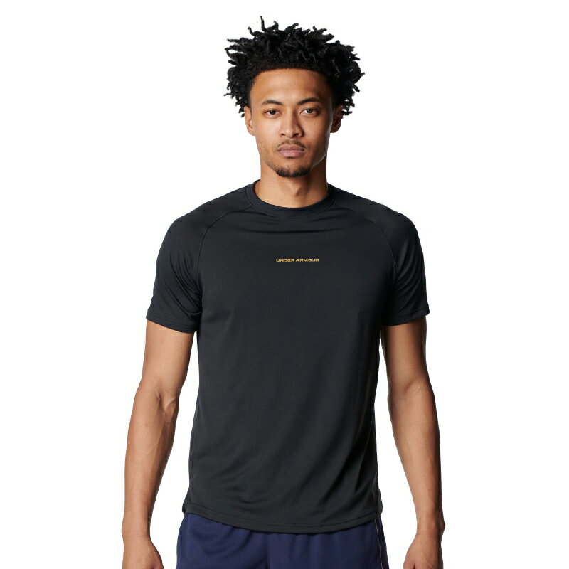 UAネクストジェン ショートスリーブ Tシャツ（バスケットボール/MEN） 長年愛され続けるUA独自のパフォーマンス生地「テック」のTシャツは、練習からトレーニングまで、用途を選ばず使える万能な1枚。 汗をかいてもサッと乾き、肌触りもなめらか。 快適な着心地をキープしながら、アスリートのパフォーマンス発揮を後押しする。 【商品詳細】 100%ポリエステルにより軽量で、柔らかく風合いが良い 後ろをやや長めにしてカーブをつけた裾 ゆったりと着用するタイプのルーズフィット ラウンドヘムにすることでより動きやすくなり、ストレス軽減 襟部分をリブにすることでシャツのズレを防げてより快適な状態でプレーできる Tech(テック)：吸汗速乾性と伸縮性を兼ね備え、柔らかな肌触りを提供する定番ファブリック 【スペック】 フィット：ルーズ 素材：ポリエステル100% 原産国：カンボジア 商品番号：6014861 【寸法サイズ】 着丈：S/70 M/72 L/73.5 XL/76 2XL/78.5 3XL/81.5 身幅：S/49.5 M/52 L/54.5 XL/57 2XL/59.5 3XL/62 袖丈：S/43 M/44 L/45 XL/46 2XL/47.5 3XL/49 バスケットボールウェア バスケットボール バスケットウェア 半袖シャツ Tシャツ バスケットシャツ プラクティスシャツ 練習