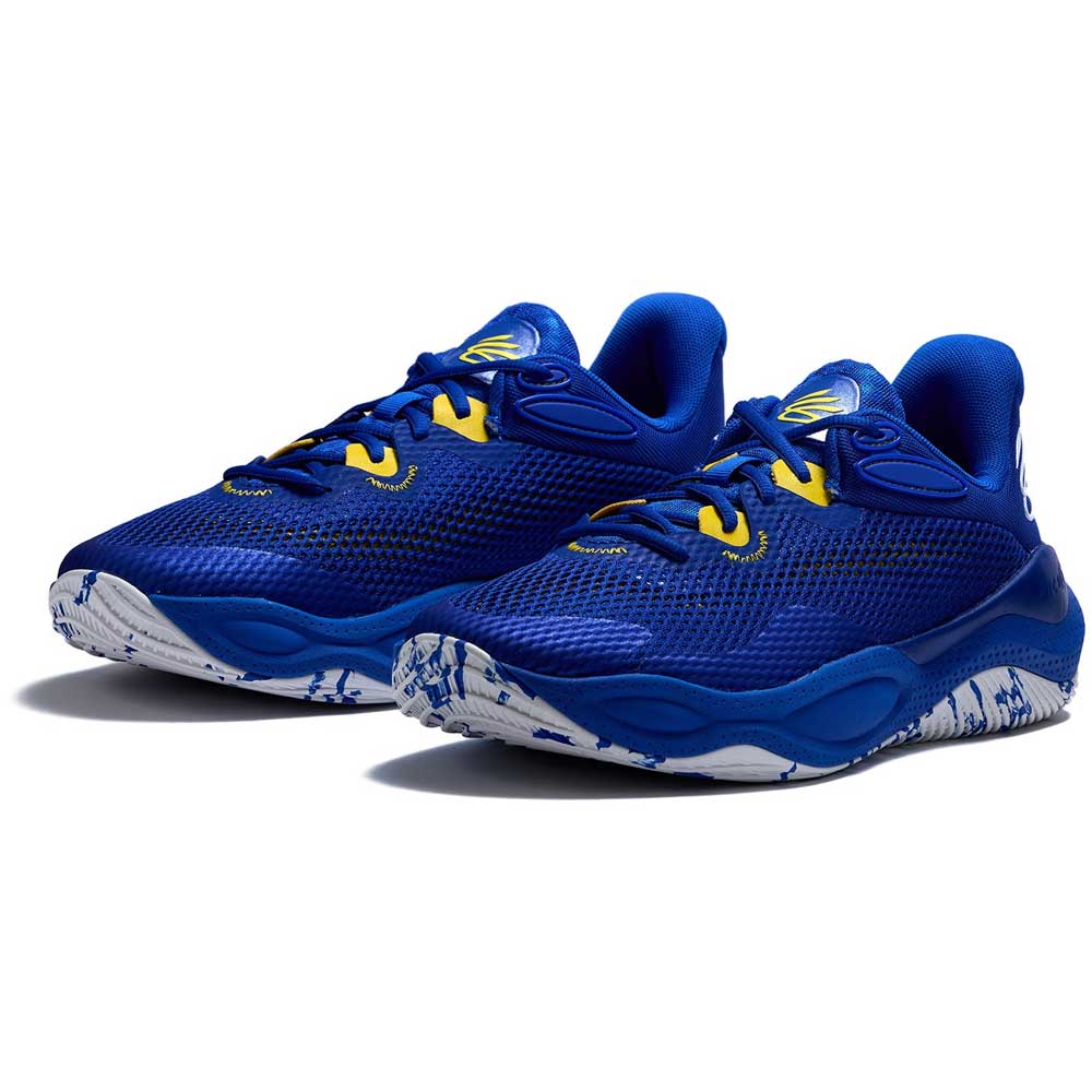 アンダーアーマー カリー スプラッシュ24 AP UNDERARMOUR CURRY SPLASH24 AP 3027262-400 ユニセックス バスケットボールシューズ バッシュ 24spuabb バスケットボールシューズ バッシュ UA カリー スプラッシュ24 AP UA CURRY SPLASH 24 AP バスケットボールシューズ ステフィンカリーコレクション ワイドモデル（2E相当） 通気性に優れたメッシュアッパーにTPUオーバーレイを施することで、耐久性を向上し、更に必要な部分に耐摩耗性を付加 成形されたテキスタイルのヒールとカラーで快適さを向上 ハーフブーティーデザインで優れたフィット感、快適性、ロックダウンフィットを提供 プラッシュフォームソックライナーで足元の快適さを高める トラクションと耐久性を高めるフルラバーアウトソール使用 2E相当 MICROG(マイクロG)：ラバー成分をフォームに配合することで、高い弾力性と耐久性を発揮する高反発クッションフォーム カラー：400：Royal / Taxi / White 甲材：合成繊維、合成樹脂 底材：合成樹脂、合成ゴム 原産国：ベトナム 足幅：2E相当（ワイドモデル）