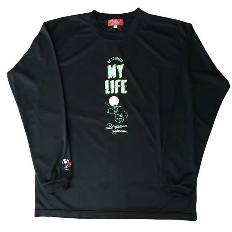 商品名: ロングスリーブシャツ 品番: PNU6812 カラー: BLACK カラー名称: BLACK かわいらしくカラフルな配色が目を引く、吸水速乾ロングスリーブシャツ PEANUTS（ピーナッツ）のロングスリーブシャツ「PNU-6812」です。 スヌーピーとバスケットボールを組み合わせた、かすれ加工風のフロントプリントが特徴。カラーごとに異なる配色を楽しめます。 バスケットボールウェアのコーディネートに遊び心を加えてくれる一枚です。 素材はポリエステル100％で、吸水・速乾性に優れています。 汗をかくバスケットボールの練習や部活動、クラブチーム、トレーニングなど、幅広いスポーツシーンで活躍します。 スリムタイプです。 一般的なゆったりとした練習着とは着用感が異なるため、ご購入前にサイズをご確認ください。 【商品仕様】 ・素材：ポリエステル100％ ・吸水・速乾 ・スリムタイプ ・男女兼用サイズ スヌーピー スヌーピーシャツ 長袖シャツ 長袖Tシャツ ロンT ロングスリーブシャツ プラクティスシャツ ピーナッツ PEANUTS バスケットシャツ バスケットボールシャツ バスケットウェア バスケットボールウェア バスケスヌーピー
