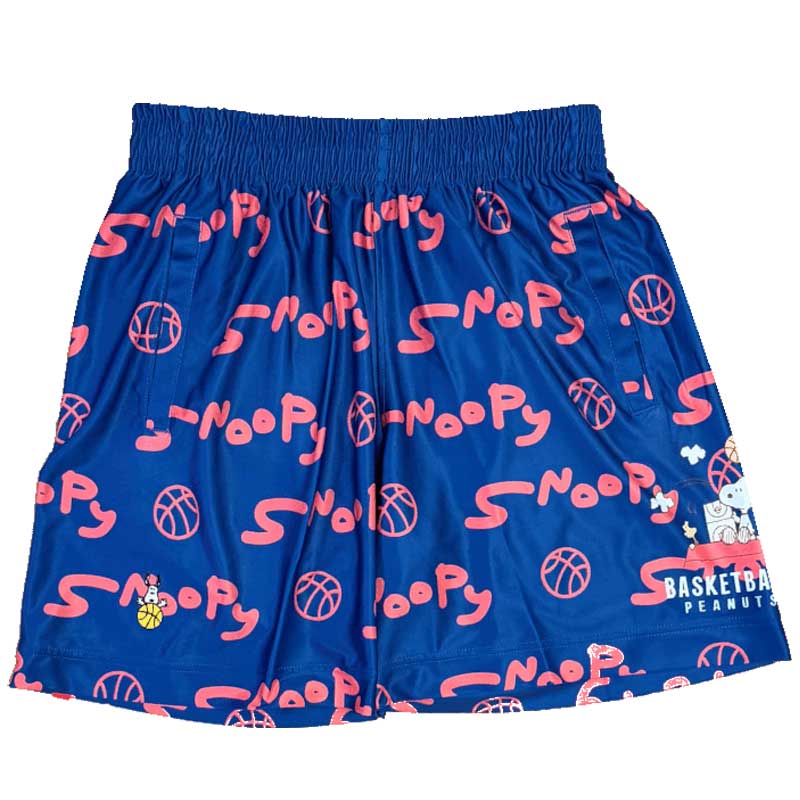商品名: 昇華 BAGGY PANTS 品番: PNUP7819 カラー: RBLUE カラー名称: RBLUE PEANUTS[ピーナッツ] ピーナッツ スヌーピー バギーパンツ「SNOOPY」 セットアップで着るとさらにかわいいPEANUTSプラクティスパンツ。 左サイドに戦術を練るスヌーピーとウッドストックのグラフィック。 右裾にスヌーピーワッペン。 背面左裾にPENUTSラベル。 ウエストにドローコード入りウエストバンド。 セットアップのロングスリーブと合わせてさらにかわいく サイズ XS [総丈約39cm/身幅約11.5cm] S [総丈約42cm/身幅約13.5cm] M [総丈約45cm/股下約15.5cm] L [総丈約48cm/股下約17.5cm] ※[]内の寸法には誤差がございますので目安程度にご参照ください。 メーカーHP参照サイズ 素材：マクロン 品質：ポリエステル100% 生産国：中国 スヌーピー スヌーピーパンツ バスパン バスケットボールパンツ バスケットパンツ プラクティスパンツ ピーナッツ PEANUTS バスケットウェア バスケットボールウェア バスケスヌーピー
