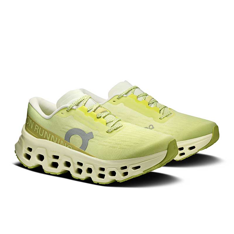 ウィメンズ On Cloudmonster 3 オン クラウドモンスター 3 ランニングシューズ 3WG10034859 26sson 女性用 レディース クッション トレーニング Cloudmonster 3 クラウドモンスター 3 ウィメンズ ランニングシューズ ミッドソールアウトソール ラバーアウトソールが、どのペースで走っても最適なトラクションを発揮します。 アッパー アッパーには通気性の良いエンジニアードメッシュを採用。シューズのフィット感が変えられる調節機能つきです。 Speedboard さまざまな練習に対応できるよう、バネのような推進力を生むSpeedboardとHelion スーパーフォームを融合。ペースアップから軽めのラン、リカバリーランまで幅広い走りを快適にサポートします。 主な特徴 3層構造のCloudTecによる極上のクッショニング 高い反発力を生み出すボトムユニット構造 Speedboardが圧倒的な推進力でスピードをアシスト 反発力のある快適な履き心地をもたらすHelionスーパーフォーム カーブを描いたソール構造が前方への推進力をアップ ラバーアウトソールが最適なトラクションを発揮 再設計されたメッシュアッパー＆フィット感の調節機能 エリートレベルの機能性 ミッドソールの上層部には、レース向けモデルにも採用されている反発力に優れたHelion HFフォームをフルレングスで配置。圧巻のクッション性とエネルギーリターンにより、狙ったペースをキープできます。 長距離でも疲れ知らず 特許技術のCloudTecが脅威の推進力とエネルギーリターンを発揮するから、長距離ランでもペースを落とさず走れます。 どこまでも走りたくなる軽さ トップアスリートたちが着用するシューレースのないLightSprayアッパーが、自己ベストへの挑戦をサポート。足が自然と前へ出るから、長距離でも心地よく走れます。 適している用途 マラソン, ランニング, ロードランニング 重量：約295g (26.5cm/片足) ドロップ：6mm