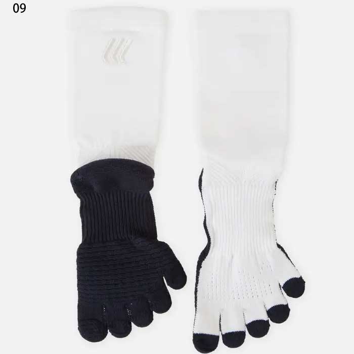 TABIO タビオ バスケットボールソックス バッソク バスケットソックス 五本指クルー丈ソックス BASKETBALL TABIO SOCKS 五本指 クルーソックス 日本製 素材：綿 37%、アクリル 37%、 ナイロン 8%、再生繊維（デオセル） 7%、 ポリエステル 7%、 ポリウレタン 4% おすすめポイント 激しい動きが特徴のバスケットボール。 足元には非常に大きな負担がかかります。 ジャンプ、ターンなどの動きにより、靴下も多くの負担がかかり、靴下の消耗度は他のスポーツを圧倒しています。 タビオスポーツでは、バスケットボール競技者や専門店から3つの課題のもとにバスケットボール専用ソックスを新たに提案します! 【バスケットボールコンセプト】 ・高摩耗性→摩耗に強い靴下 【高クッション性】 ・クッション性を高め、足裏の負担を軽減 【高サポート性】 ・足首のホールド性を高め、捻挫などの怪我を軽減 【五本指&立体】 ・足の形状に合わせた立体的な五本指。バスケットボール市場にまだ展開の少ない五本指ソックスで機能性と快適性を提案。 【スムースニット】 ・適度なクッション性のあるスムースニット。 足裏の衝撃を快適に吸収します。 【アーチサポート機能】 ・土踏まずを強力にサポート。 【アンクルサポート】 ・足首を強力にサポート。 【バルキーデオセル】 消臭機能デオセルとかさの高いアクリルを混紡。 クッション性と消臭性で足元をサポートします。