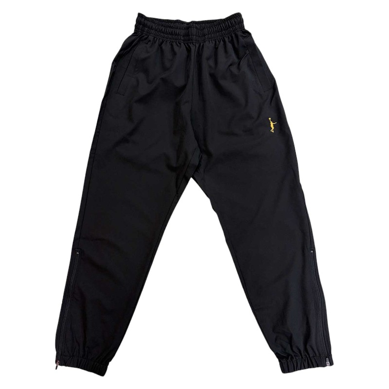 商品名: WIND PANTS 品番: ITP25478HH カラー: 10 カラー名称: 10：BLACK フープハウスオリジナル ウィンドパンツ ITP25478HH [商品説明] 防寒用・ウォームアップ用としてバスケットボールはもちろん、いろいろなスポーツにも。 シルエット：ノーマル 若干の伸縮性あり ウエスト部分：ドローコード付 裾ファスナー付 両サイドにポケット付き 裏地無し（1枚もの） 素材 ポリエステル85%・ポリウレタン15% HOOPHOUSE ORIGINAL IN THE PAINT インザペイント バスケットボール バスケット バスケ バスケットボールウェア ウィンドパンツ ウィンドブレーカー ブレーカーパンツ インザペイントパンツ フープハウスオリジナル ウォームアップパンツ ウォームアップウェア