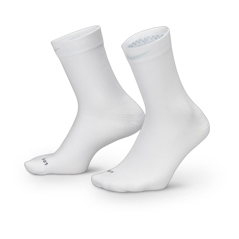 ナイキ ランニング ライトウェイト マイクロ クルー ソックス (1足) Nikeの最新のランニングソックスが登場。 ぴったりとしたフィット感を追求したデザイン。 速乾性を高める高度なテクノロジーを取り入れ、クッション性とサポート性を計算さ...