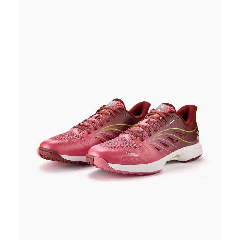 ヨネックス YONEX AERUSDASH 5 GC エアラスダッシュ5 GC クレー・砂入り人工芝コート用 テニスシューズ ユニセックス エアラスダッシュ5 GC AERUSDASH 5 GC クレー・砂入り人工芝コート用テニスシューズ 母指球まで繋がるカーボンが3次元の鋭い蹴り出しを生む、ヨネックス最軽量モデル。 【SPEC】 素材 ・アッパー：合成繊維+合成樹脂 ・ミッドソール：合成樹脂 ・アウトソール：ゴム底 重量：約265g(26.0cm) サイズ：22.0?29.0cm 原産地：中国 【TECHNOLOGY】 【パワークッション・プラス】 弊社独自の衝撃吸収性と反発性を併せ持つ衝撃吸収素材パワークッション。 パワークッションに反発性の高い特殊樹脂を添加し、格子状に＋型の溝を最適な間隔と深さで配置した新構造を採用した「パワークッションプラス」は、従来の軽量性を保ちつつ、衝撃吸収性を28%、反発性を62%向上させ(一般的な衝撃吸収材[EVA]との比較)、12mの高さから落とした生卵が、割れずに6m以上跳ね返る新衝撃吸収反発素材です。 【パワークッション】 衝撃吸収性と反発性を兼ね備えた独自のクッション素材。 衝撃をエネルギーに変える為、足に優しく素早い動きを実現。 【デュラブルスキンライト】 薄くて強度のある素材。軽量性、柔軟性、フィット性に優れる。 【ダブルラッセルメッシュ】 通気性に優れたメッシュ素材。 【フェザーライトX】 一般的なEVA材よりも約30％、ハイパーフェザーライトからも約12％の軽量化を実現。 【トウアシストシェイプ】 親指の圧迫感を解消したつま先設計とし、さらに中足部とかかと部のサポート性を高め、シューズ内の足のズレを抑える。 【ラウンドソール R5/R7/R10】 アウトソール外周全体に丸み（3種類）を持たせ、自然な着地と蹴り出しを可能に。 ※数字が大きいほど、ソール外側の丸みが大きく、安定性重視。 ソフトテニス テニス テニスシューズ 靴 ウォーキングシューズ レディース メンズ ユニセックス シューズ