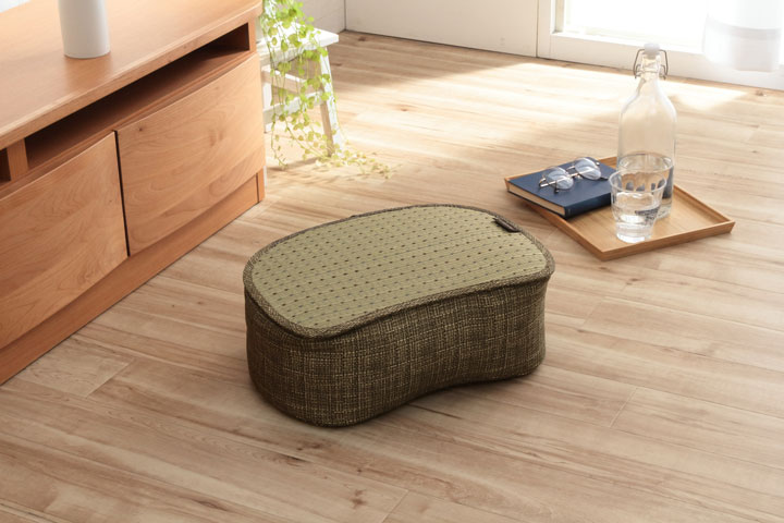 イケヒコ クッション くつろぎ リラックス スマホ い草 抗菌防臭 消臭 シンプル 小林製薬コバガード使用 約30×40×15cm ブラウン シンプル ブラウン 3281899【代引き不可】【北海道沖縄離島は配送不可】-お取り寄せ品-